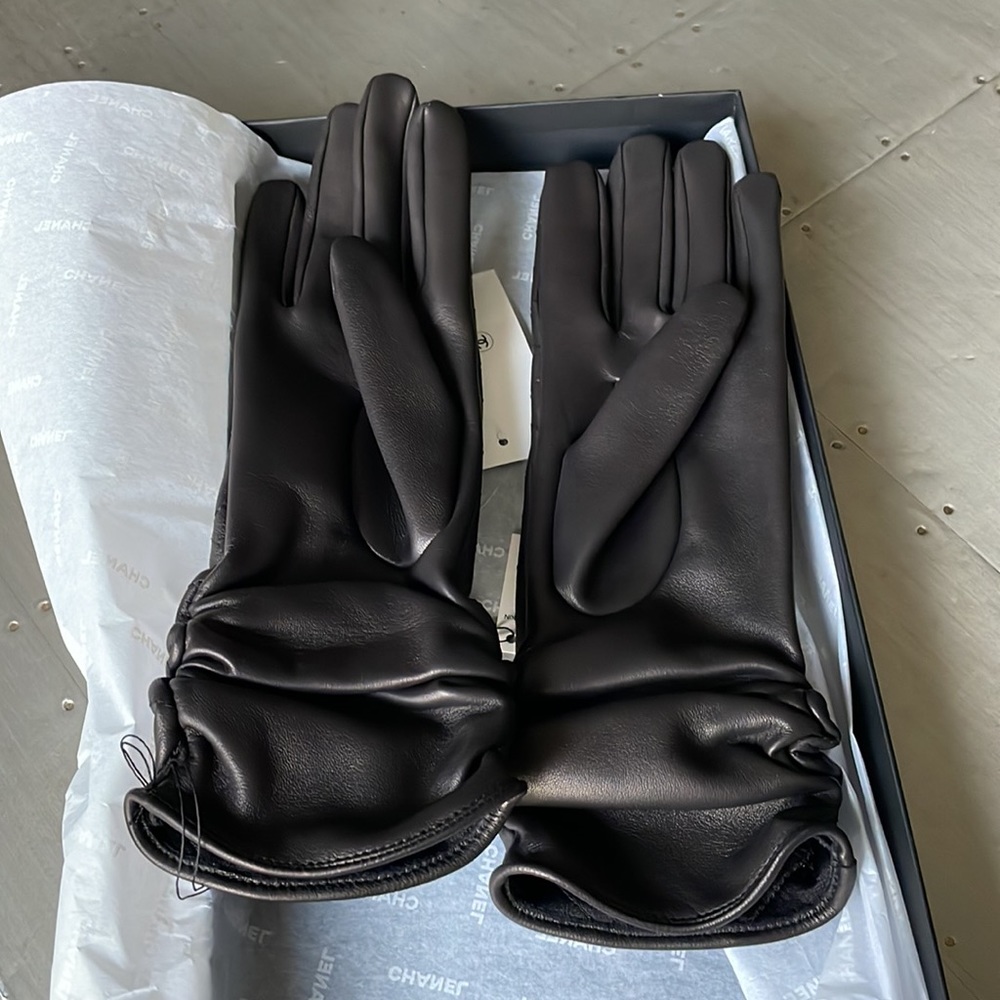 Chanel black leather classic gold logo quilted gloves winter sz 7.5 - Picture 6 of 10